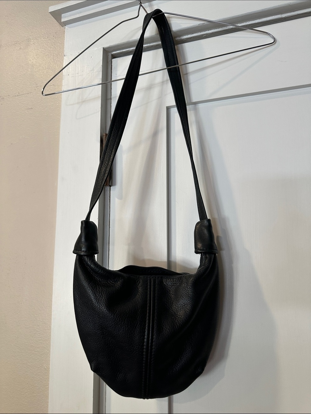 Classic Black Leather Shoulder Bag - Unbranded